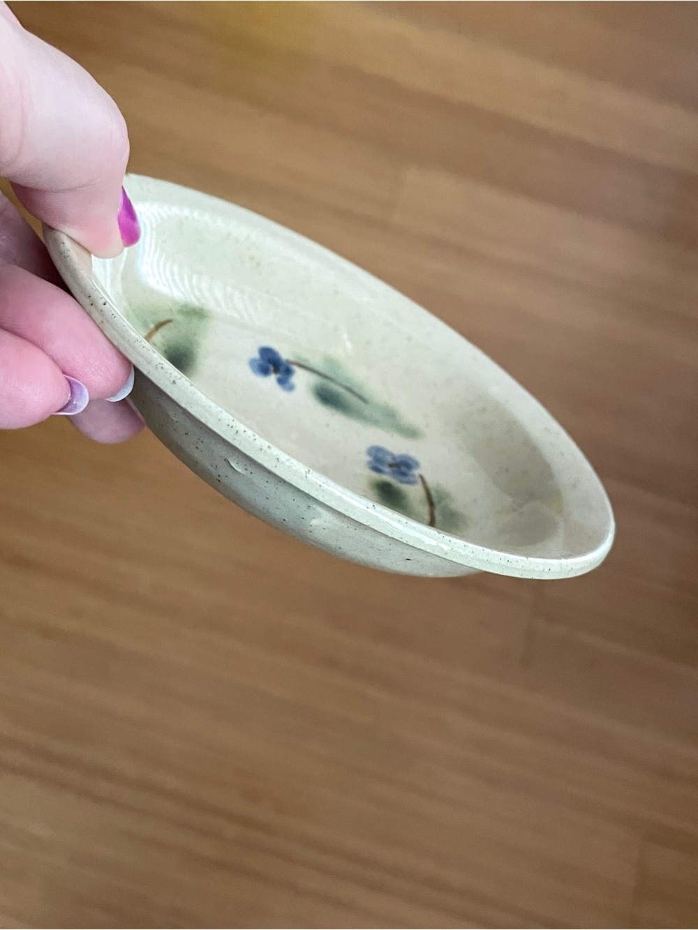 Charming signed art pottery speckled shallow trinket bowl w/ flowers rustic - Picture 8 of 9
